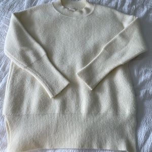 Main strip cream sweater